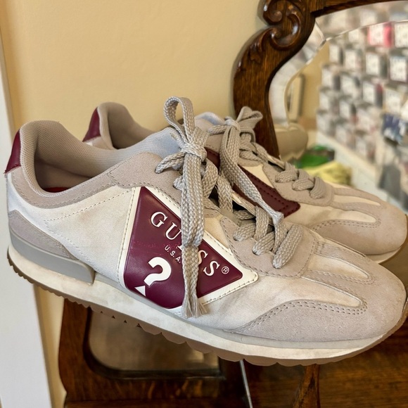Guess| Cute & Sporty Light Grey/Burgundy Casual Logo Sneakers Sz 7.5 - Picture 2 of 8